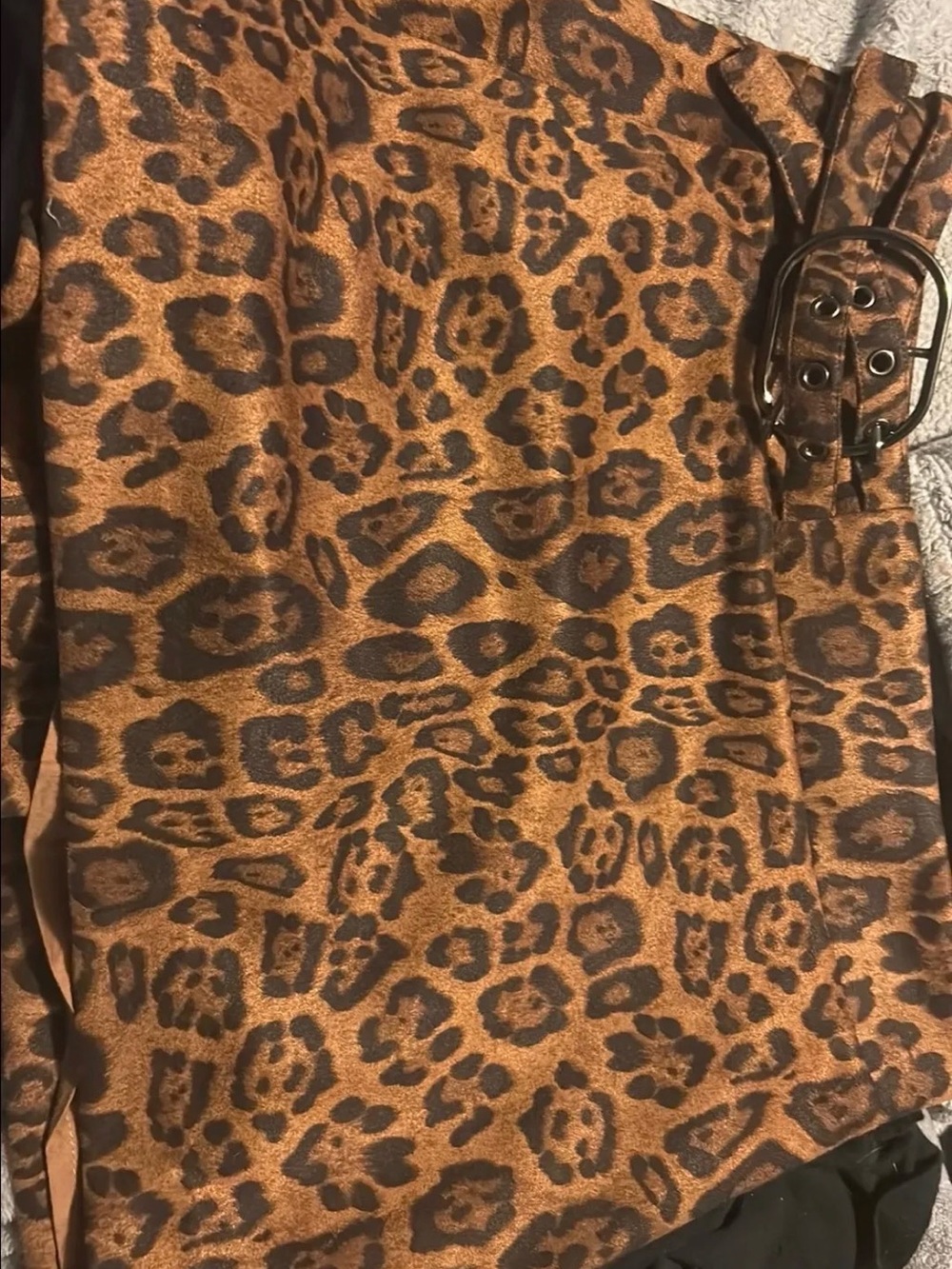 Princess Polly Leopard skirt with Side Belt.